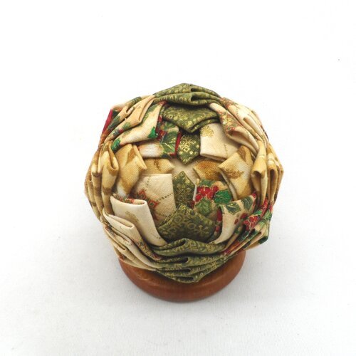 N° 52 boule artichaut  en tissu multicolore  et doré n°2  décoration de noël