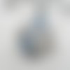 N° 53 boule artichaut en tissu bleu blanc avec motif argenté  et argent n°8 à accrocher dans le sapin