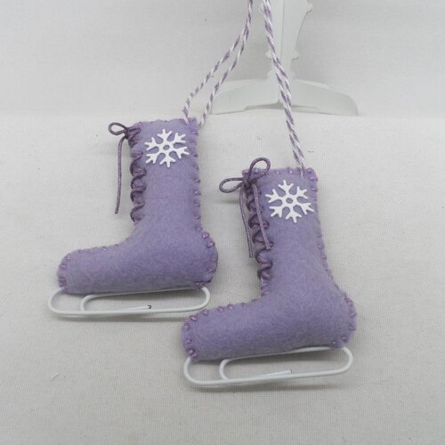 N°62 paire de patins à glace  n°33 en feutrine lacet violet, lame flocon blanc ficelle violet et blanche