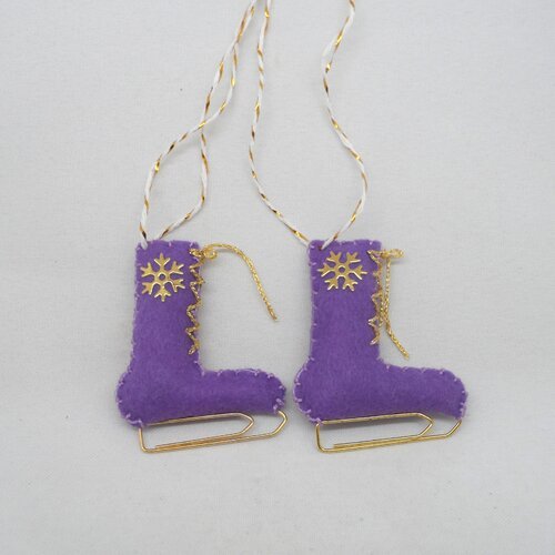 N°62 paire de patins à glace  en feutrine n°2 violet lame lacet flocon or ficelle doré et blanche