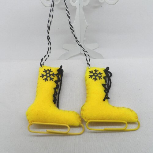 N°62 paire de patins à glace n°5 lame jaune flocon lacet noir ficelle blanche et noir