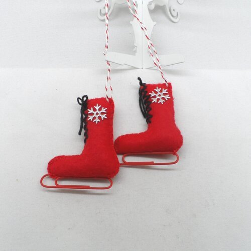 N°62 paire de patins à glace n°10  lame  rouge lacets noirs flocon argenté  ficelle blanche et rouge