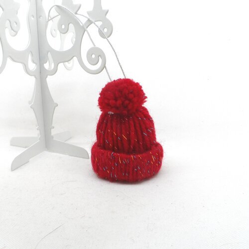 N°27 petit bonnet à pompon n°1 en laine rouge  fils brillant multicolore  fil élastique argenté à accrocher