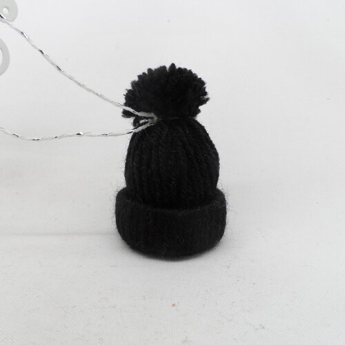 N°27 petit bonnet à pompon en laine n°17 noire   fil élastique argenté à accrocher