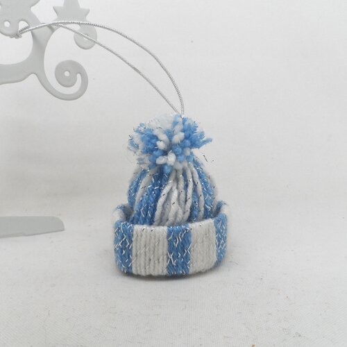 N°27 petit bonnet à pompon en laine n°28 bleu  et blanc avec fils argenté   fil élastique argenté à accrocher