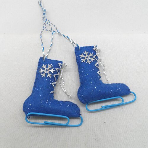 N°62 paire de patins à glace n°6  lame bleu à paillette flocon   lacets argenté  ficelle bleu et argenté