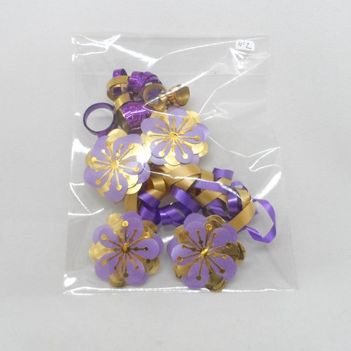 N°110 lot de 4 fleurs bolduc ton violet  et doré n°2