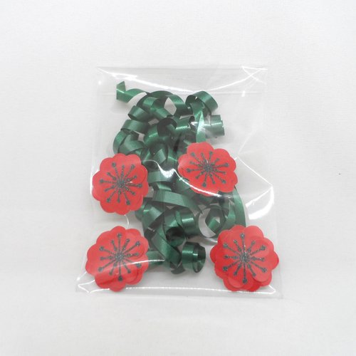 N°110 lot de 4 fleurs rouges bolduc vert pistil noir brillant
