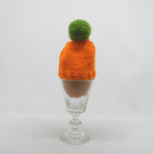 N°2  bonnet à pompon en laine  orange et vert  adorable couvre-œufs