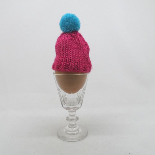 N°2  bonnet à pompon en laine  rose fuchsia et bleu  adorable couvre-œufs