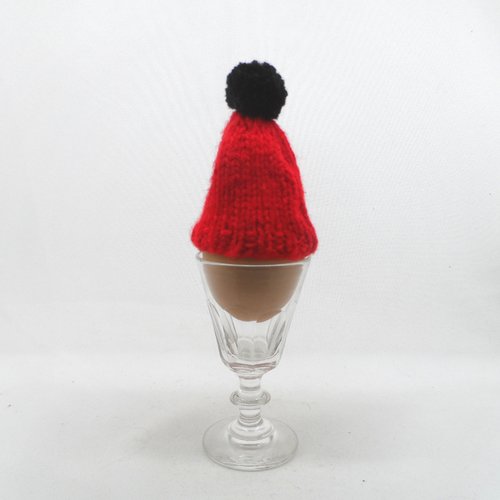 N°2  bonnet à pompon en laine  rouge  et noir adorable couvre-œufs