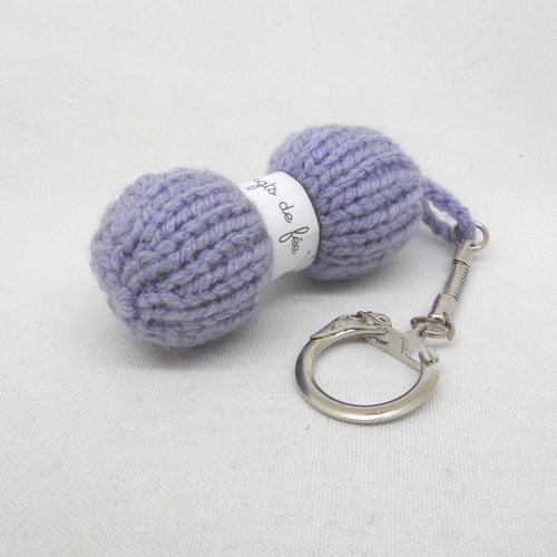 N°3 porte clés pelote de laine étiquette les doigts de fée  en laine lavande