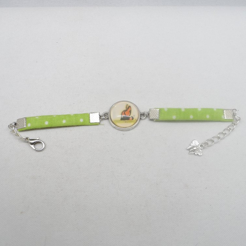 N°80 bracelet enfant cabochon 16 mm bébé papillon   tissu fond vert à pois blanc breloque  papillon
