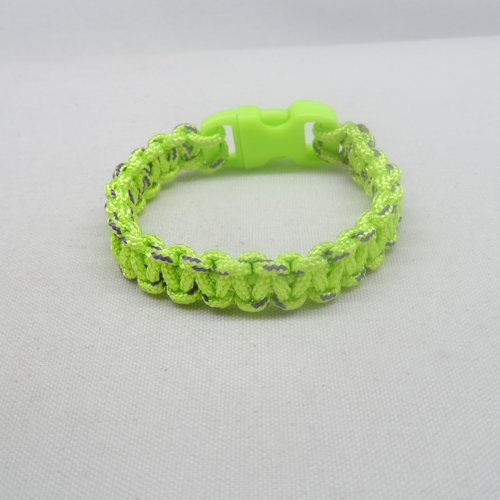 N°112 bracelet en para corde vert violet  clip attache verte n°8
