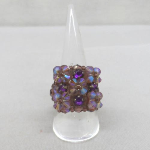 N°31 a bague carrée en cristal swarovski perles facettes, rocailles couleur violet mauve n°2