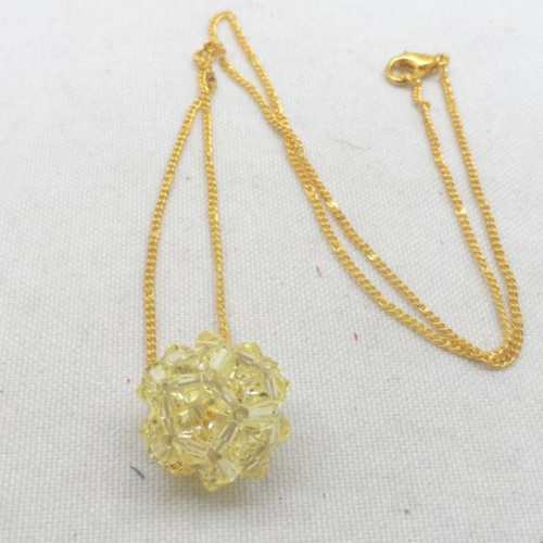 N°79 collier pendentif boule en cristal de swarovski  jaune  n°17