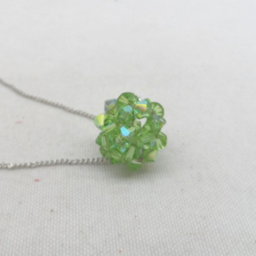 N°79 collier pendentif boule en cristal de swarovski vert n°18