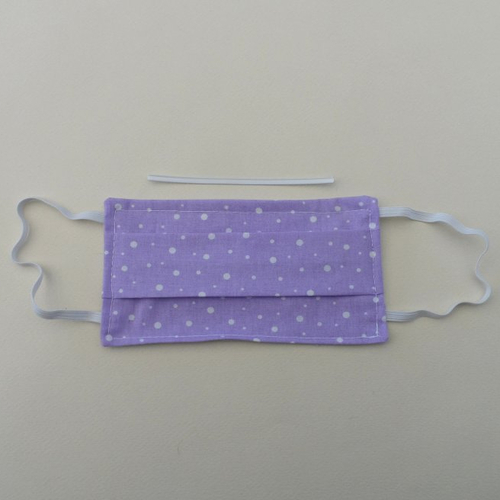 N°56 masque enfant en tissu 2 couches   cotons pince nez incorporé violet à pois blanc  envers violet