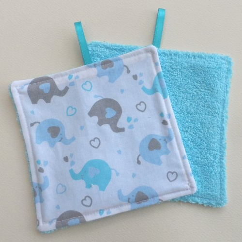 N°6  2 lingettes  bébé lavables une face à motifs éléphants  bleus et gris une face éponge lien  bleu