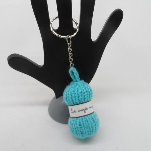 N°3 porte clés pelote de laine étiquette les doigts de fée  en laine  bleu turquoise