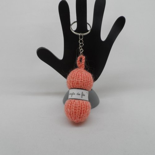 N°3 porte clés pelote de laine étiquette les doigts de fée  en laine orange n°2