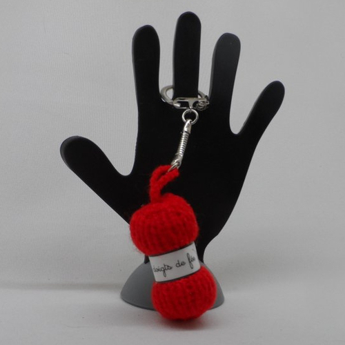 N°3 porte clés pelote de laine étiquette les doigts de fée  en laine rouge n°2
