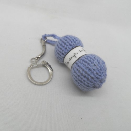 N°3 porte clés pelote de laine étiquette les doigts de fée  en laine lavande n°1