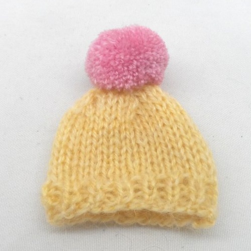 N°2  bonnet à pompon en laine jaune et rose adorable couvre-œufs
