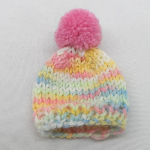 N°2  bonnet à pompon en laine multicolore et rose  adorable couvre-œufs