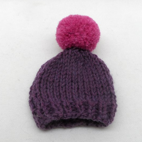N°2  bonnet à pompon en laine violet et mauve  adorable couvre-œufs