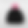 N°2  bonnet à pompon en laine noir et rose  adorable couvre-œufs