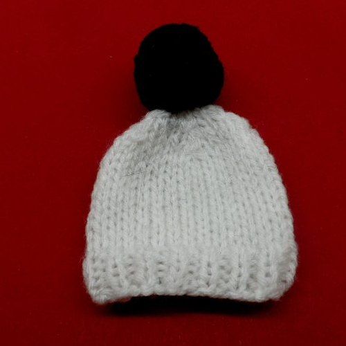N°2  bonnet à pompon en laine noir et blanc adorable couvre-œufs