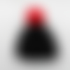 N°2  bonnet à pompon en laine noir et rouge adorable couvre-œufs