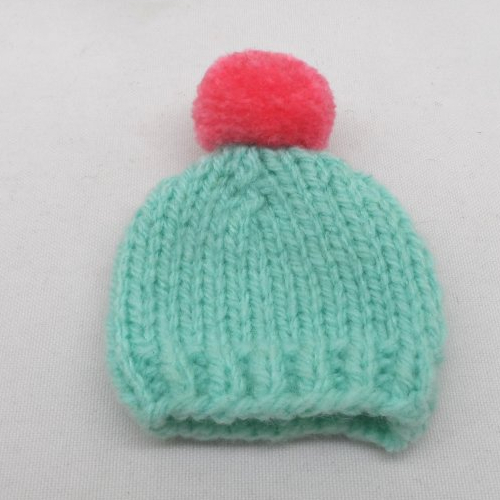 N°2  bonnet à pompon en laine vert turquoise et rose foncé adorable couvre-œufs