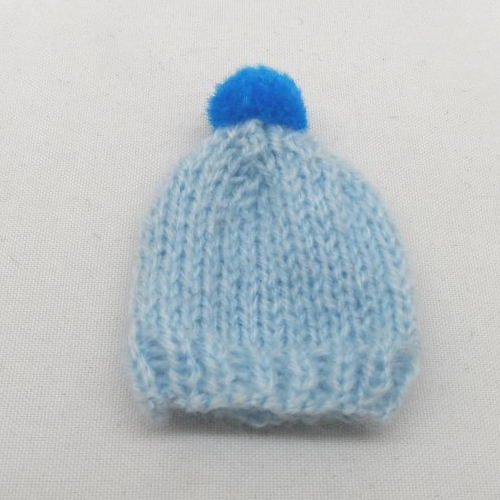 N°2  bonnet à pompon en laine bleu  adorable couvre-œufs