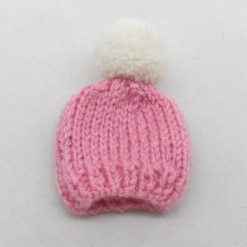 N°2  bonnet à pompon en laine blanche et rose  adorable couvre-œufs