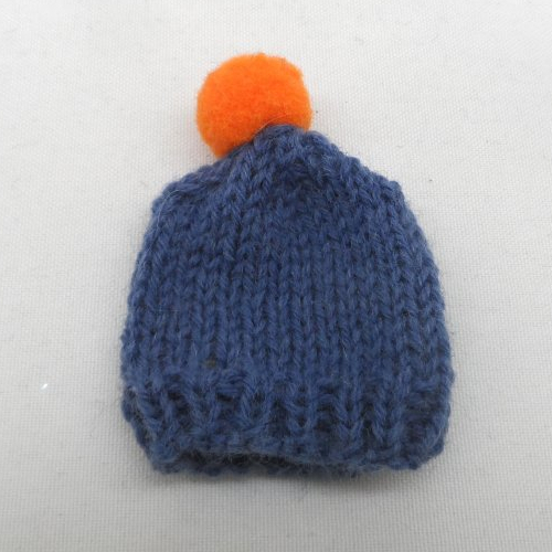N°2  bonnet à pompon en laine bleu foncé  et  orange  adorable couvre-œufs