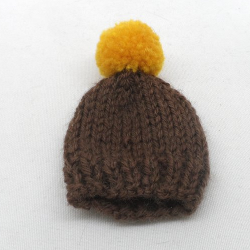 N°2  bonnet à pompon en laine marron et orange clair  adorable couvre-œufs