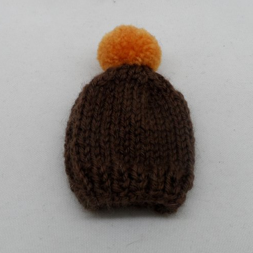 N°2  bonnet à pompon en laine marron et orange n°1 adorable couvre-œufs
