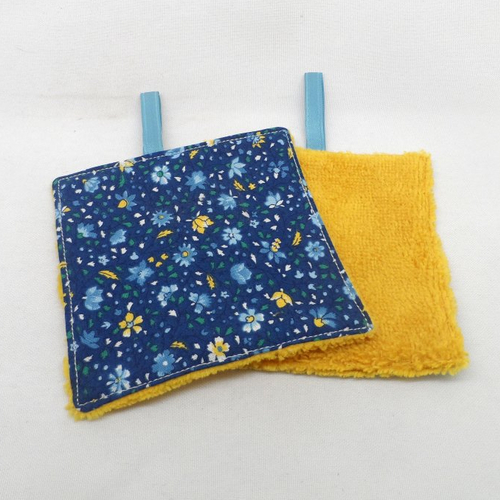 N°7  2 lingettes  démaquillantes lavables une face coton fleurs bleus jaune fond marine une face éponge