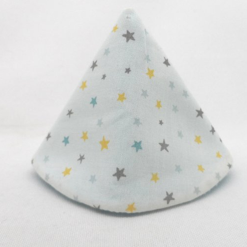 N°22 tipi pipi intérieur éponge  bleu extérieur  tissu coton fond blanc à motif étoiles