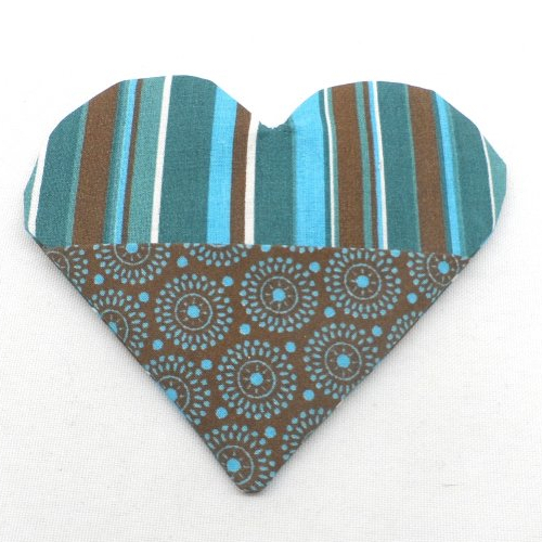 N°69 marque page cœur tissu  bleu turquoise et chocolat à rayures  et motif