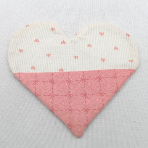 N°69 marque page cœur tissu  fond blanc à cœurs roses triangle dessin rose