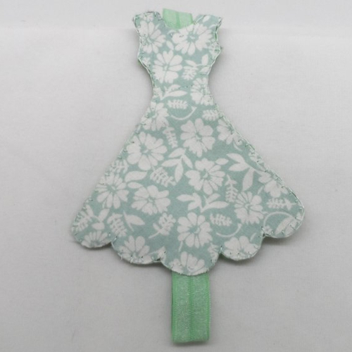 N°24  marque page robe en  tissu  à motifs fleurs blanches fond  élastique et feutrine  vert