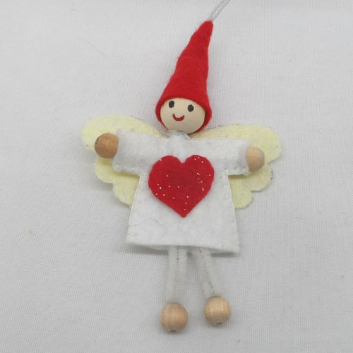 N°35 ange lutin  en feutrine blanche  cœur et chapeau rouge  ailes écru pour décorer