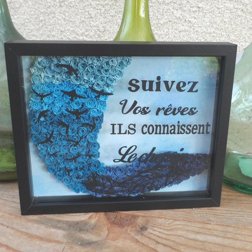 N°114 cadre  noir  3d citation "suivez vos rêves ils connaissent le chemin"  avec des fleurs en papier
