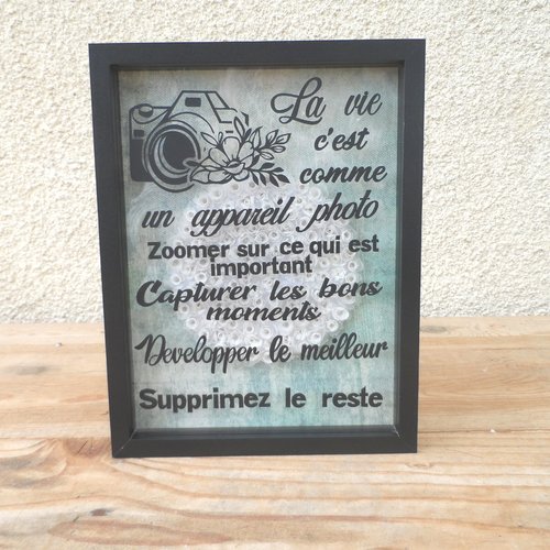 N°134 cadre noir   3d citation "la vie c'est comme un appareil photo...."  avec des fleurs en papier