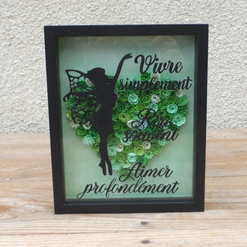 N°135 cadre noir 3d citation "vivre simplement rire souvent aimer profondément"  avec des fleurs en papier