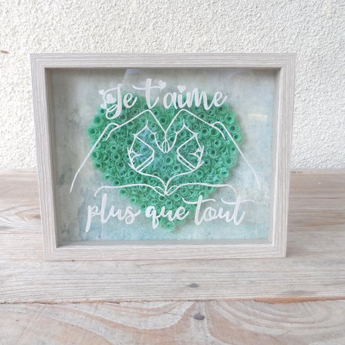 N°138 cadre imitation bois 3d citation "je t'aime plus que tout"  avec un cœur de fleurs