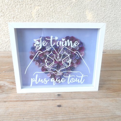 N°138 cadre blanc 3d citation "je t'aime plus que tout"  avec un cœur de fleurs
